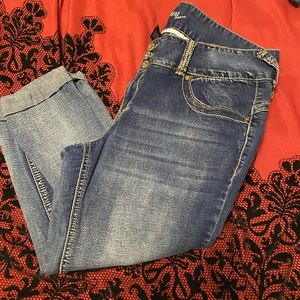 Womans regular size 16 Amethyst capris